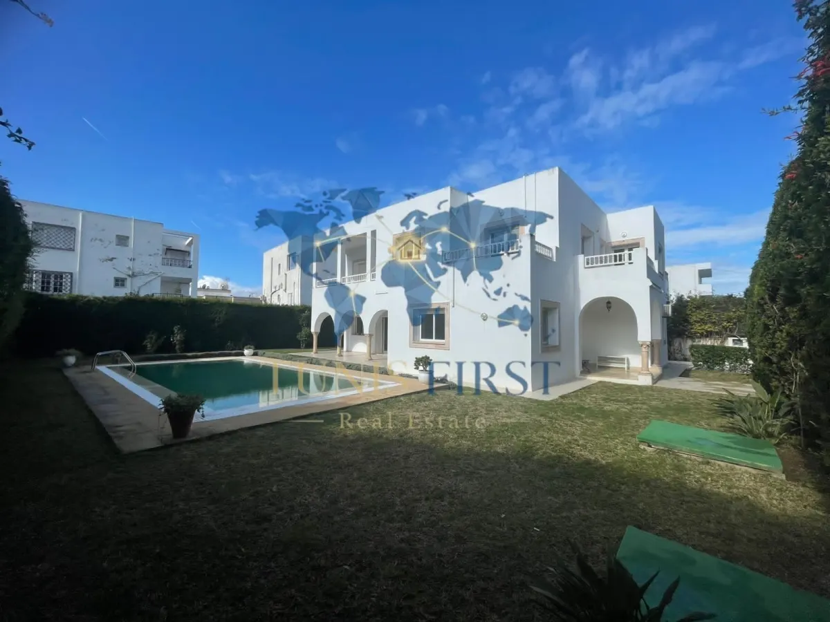 A vendre Villa S+6 à La Marsa — La Marsa