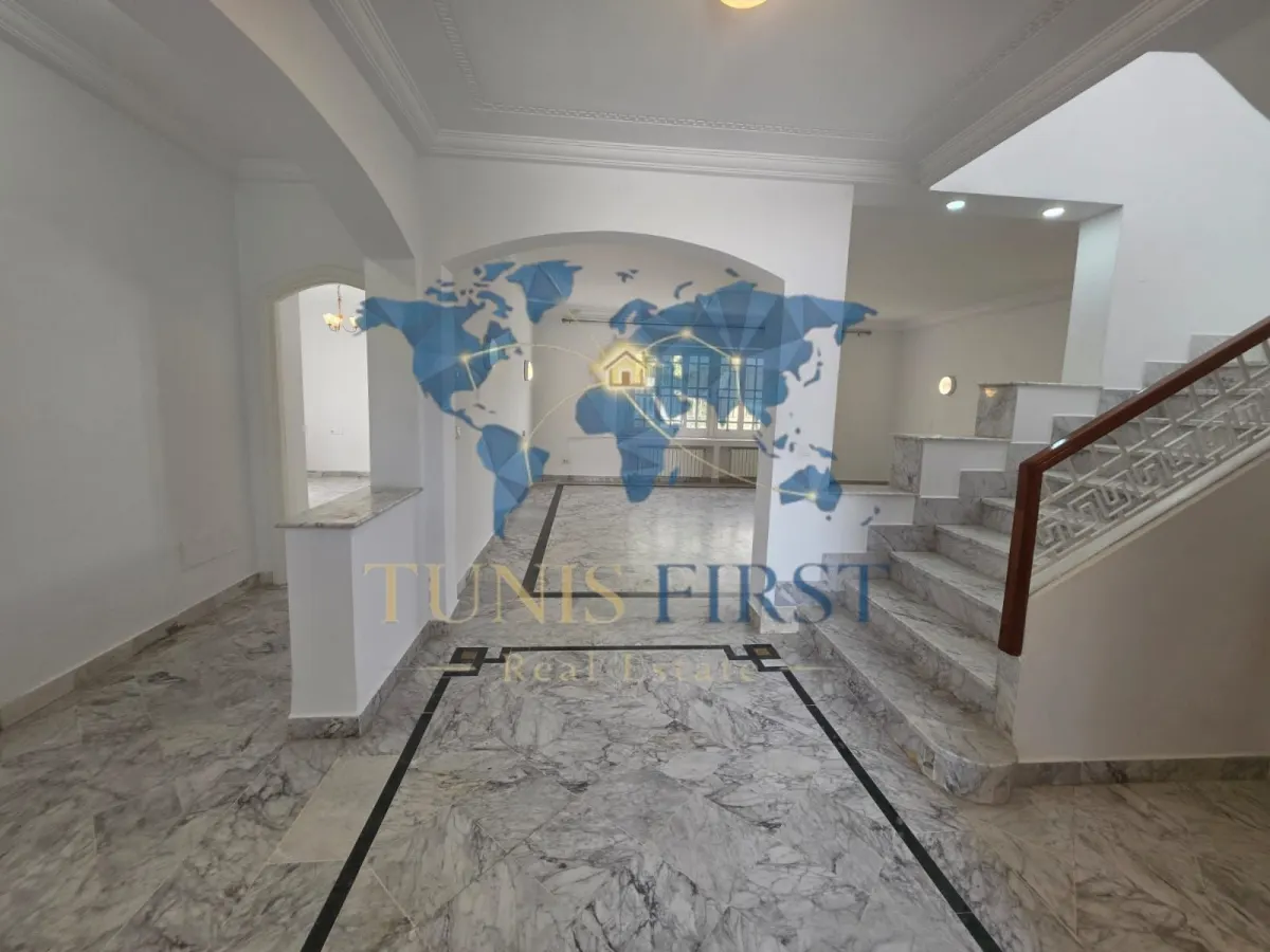 A vendre magnifique Villa à cité les pins — Cité Les Pins - El Maalaga