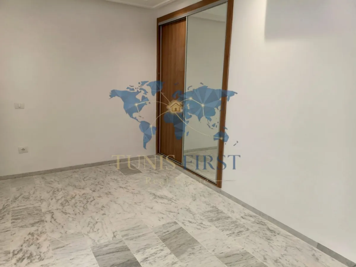 A vendre Triplex S+4 au coeur de La Marsa — Sidi Abdelaziz