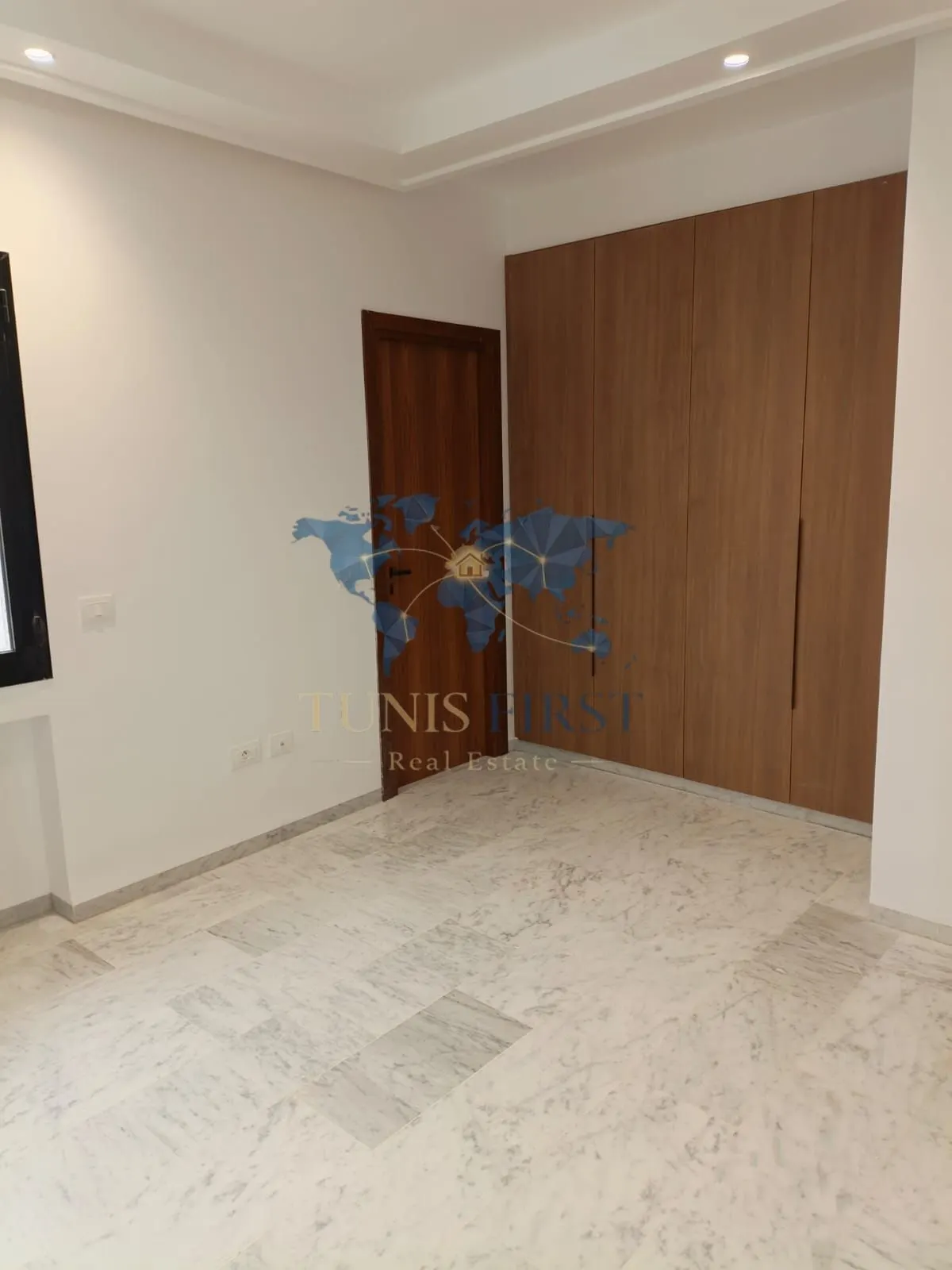 A vendre Triplex S+4 au coeur de La Marsa — Sidi Abdelaziz