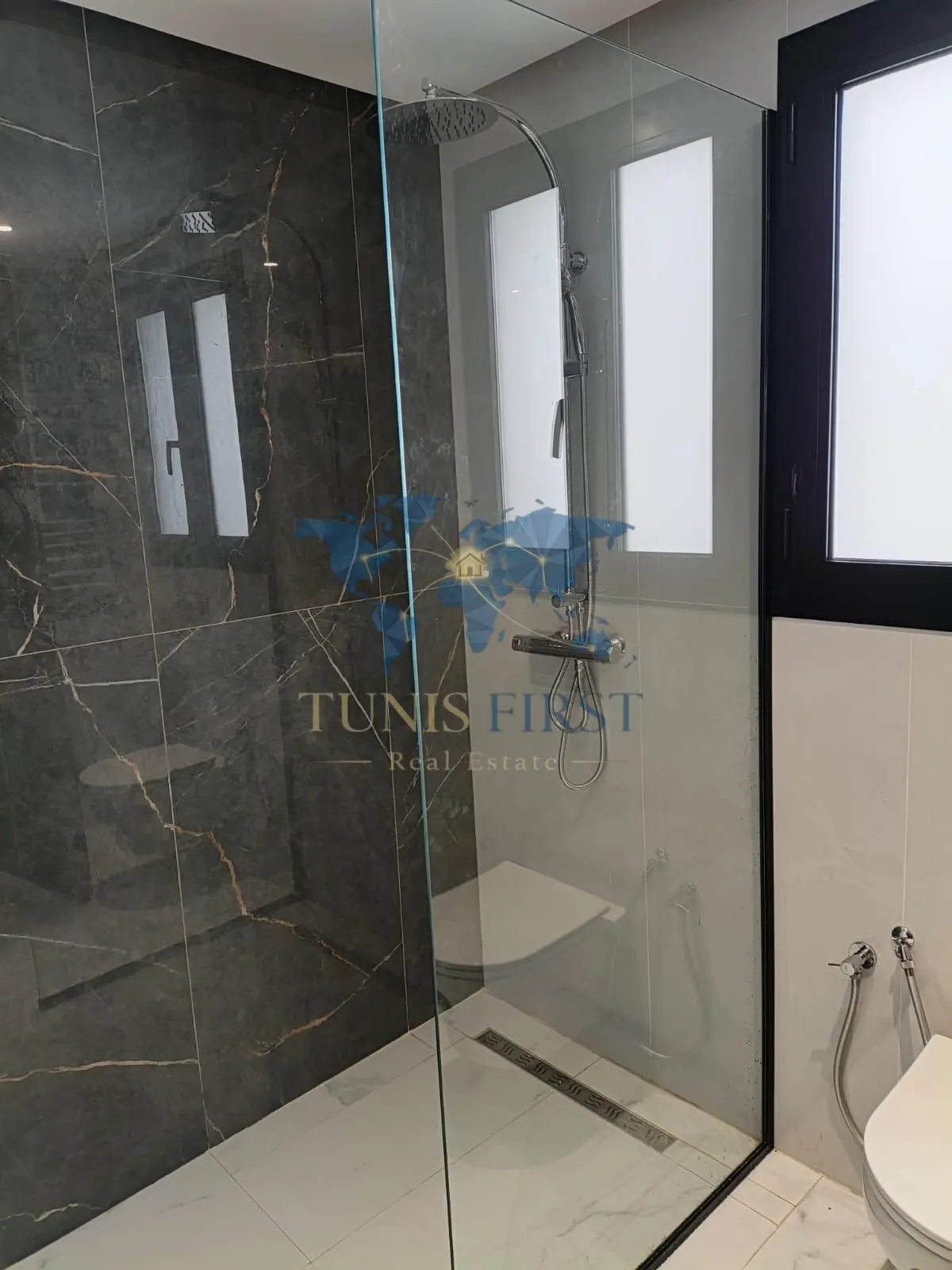 A vendre Triplex S+4 au coeur de La Marsa — Sidi Abdelaziz