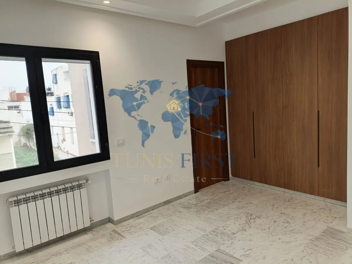 A vendre Triplex S+4 au coeur de La Marsa — Sidi Abdelaziz