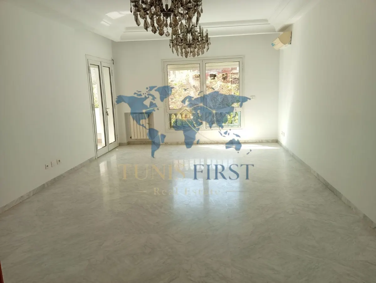 A louer appartement S+3 à La Marsa — Cite Du Stade
