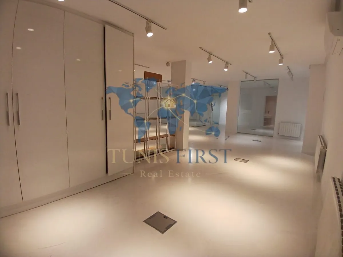 A louer local commercial de 160m² au centre de La Marsa