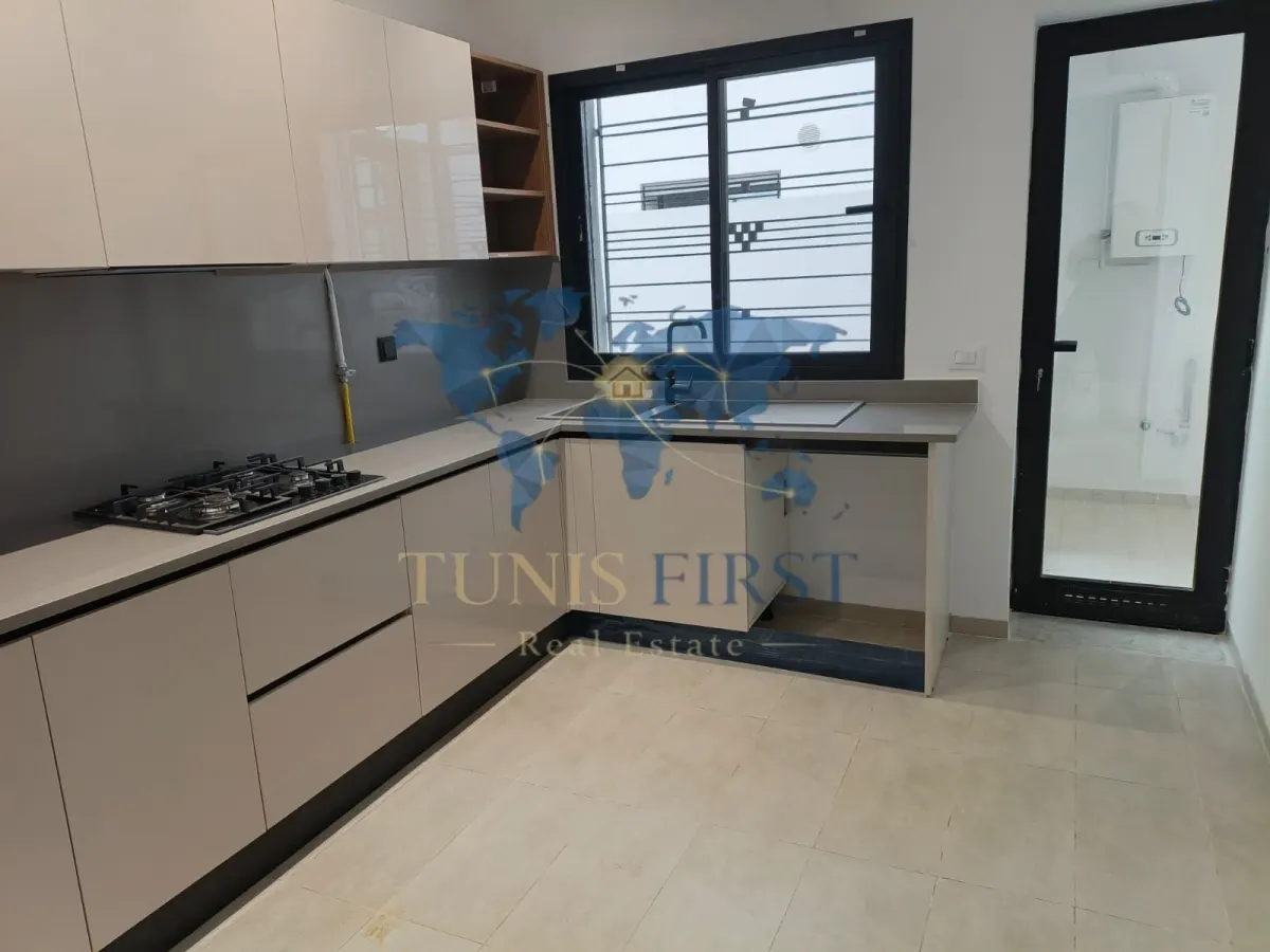 A vendre s+3 avec jardin au coeur de La Marsa — Sidi Abdelaziz