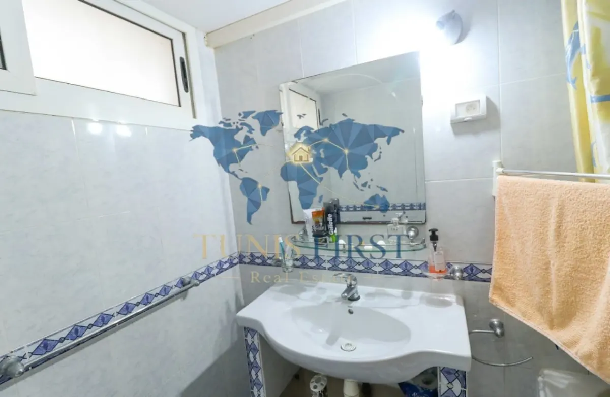 A louer un rez de jardin S+2 meublé à Marsa Corniche — Marsa Plage