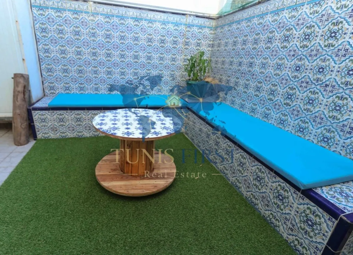 A louer un rez de jardin S+2 meublé à Marsa Corniche — Marsa Plage