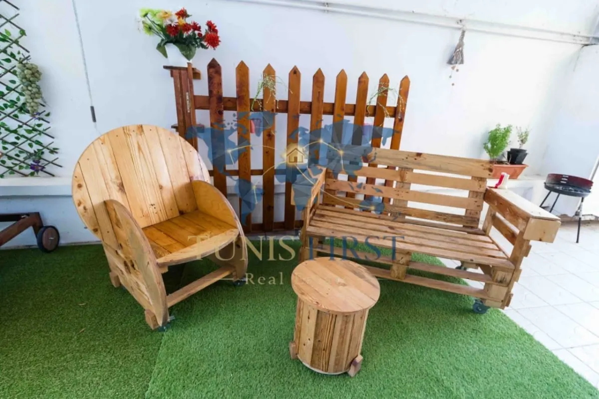 A louer un rez de jardin S+2 meublé à Marsa Corniche — Marsa Plage