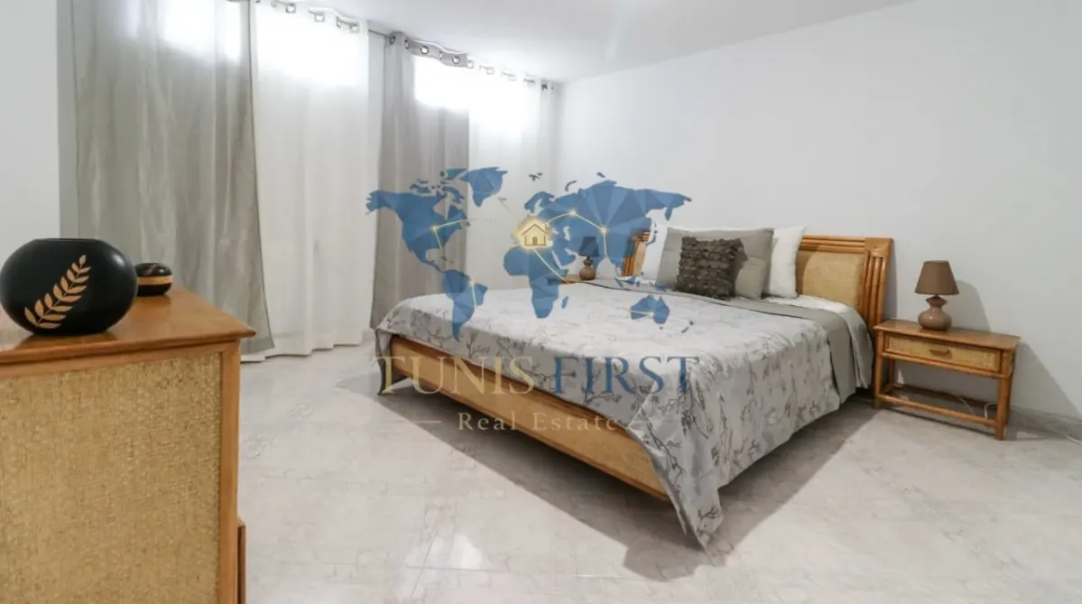 A louer un rez de jardin S+2 meublé à Marsa Corniche — Marsa Plage