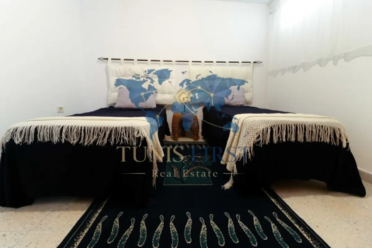 A louer un rez de jardin S+2 meublé à Marsa Corniche — Marsa Plage