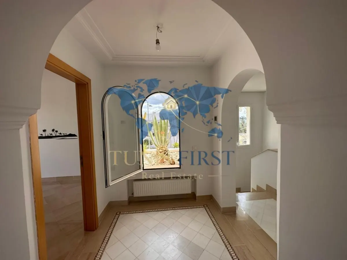 A louer Villa S+4 à Gammarth — Gammarth