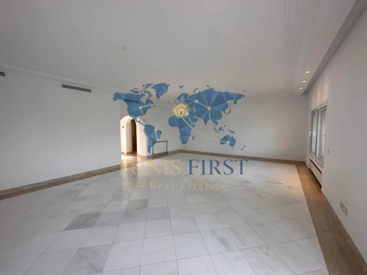 A louer Villa S+4 à Gammarth — Gammarth
