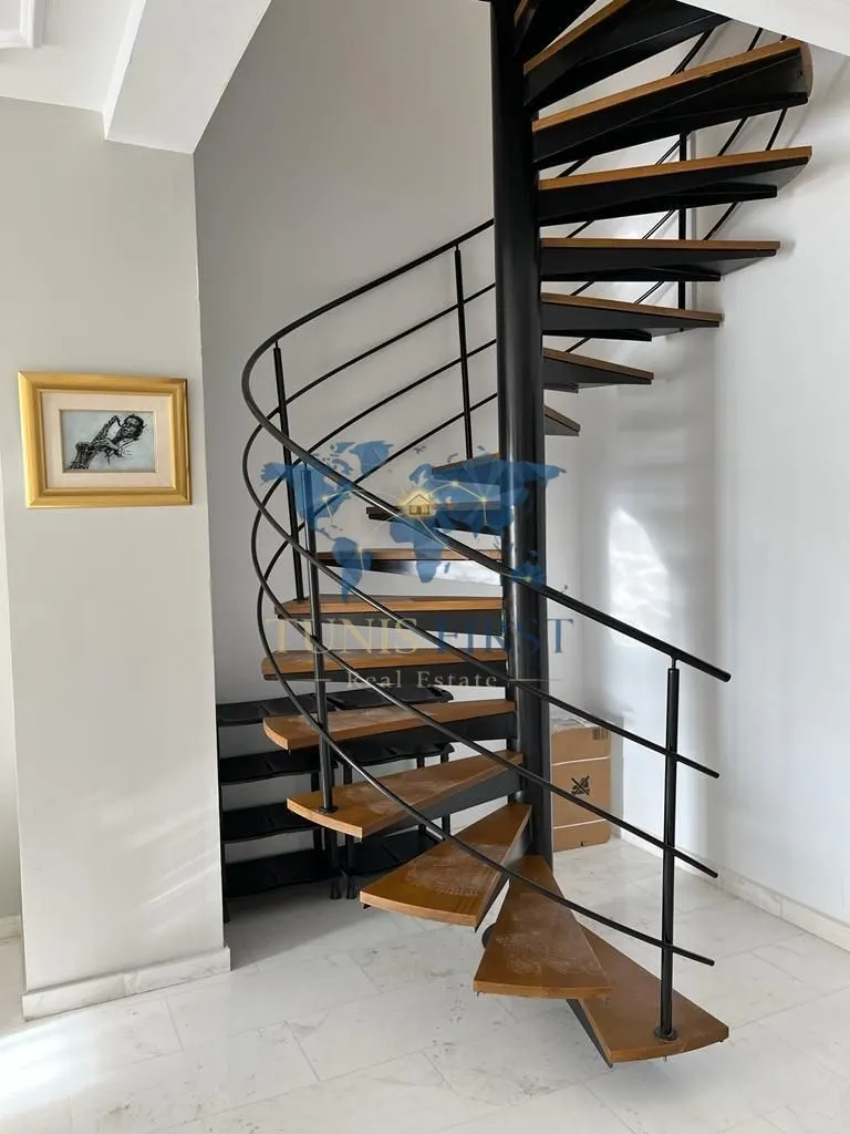 A vendre rooftop duplex S+2 avec terrasse — Marsa Ville