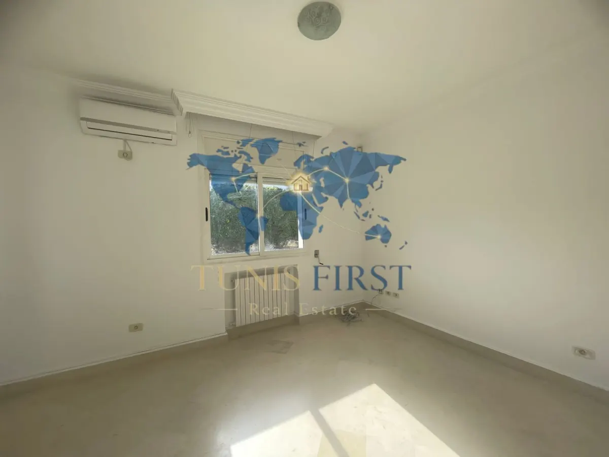 A vendre Villa S+6 à La Marsa — La Marsa