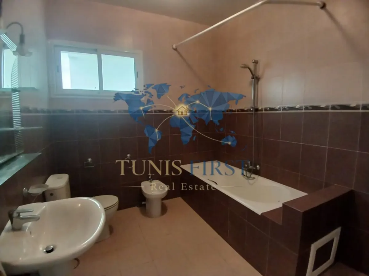 A louer duplex S+3 à La Marsa — Cité Les Pins - El Maalaga
