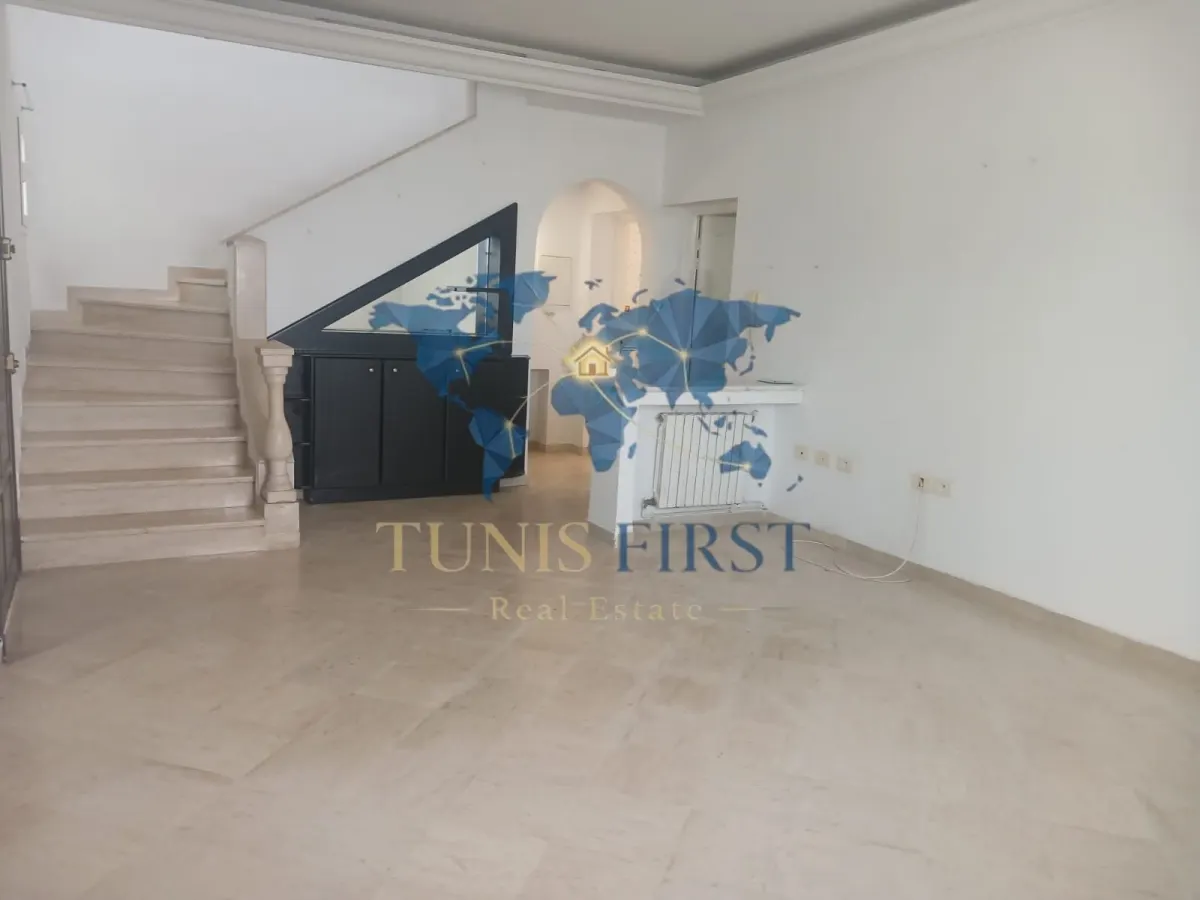 A louer duplex S+3 à La Marsa — Cité Les Pins - El Maalaga