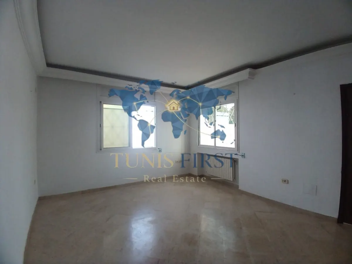 A louer duplex S+3 à La Marsa — Cité Les Pins - El Maalaga