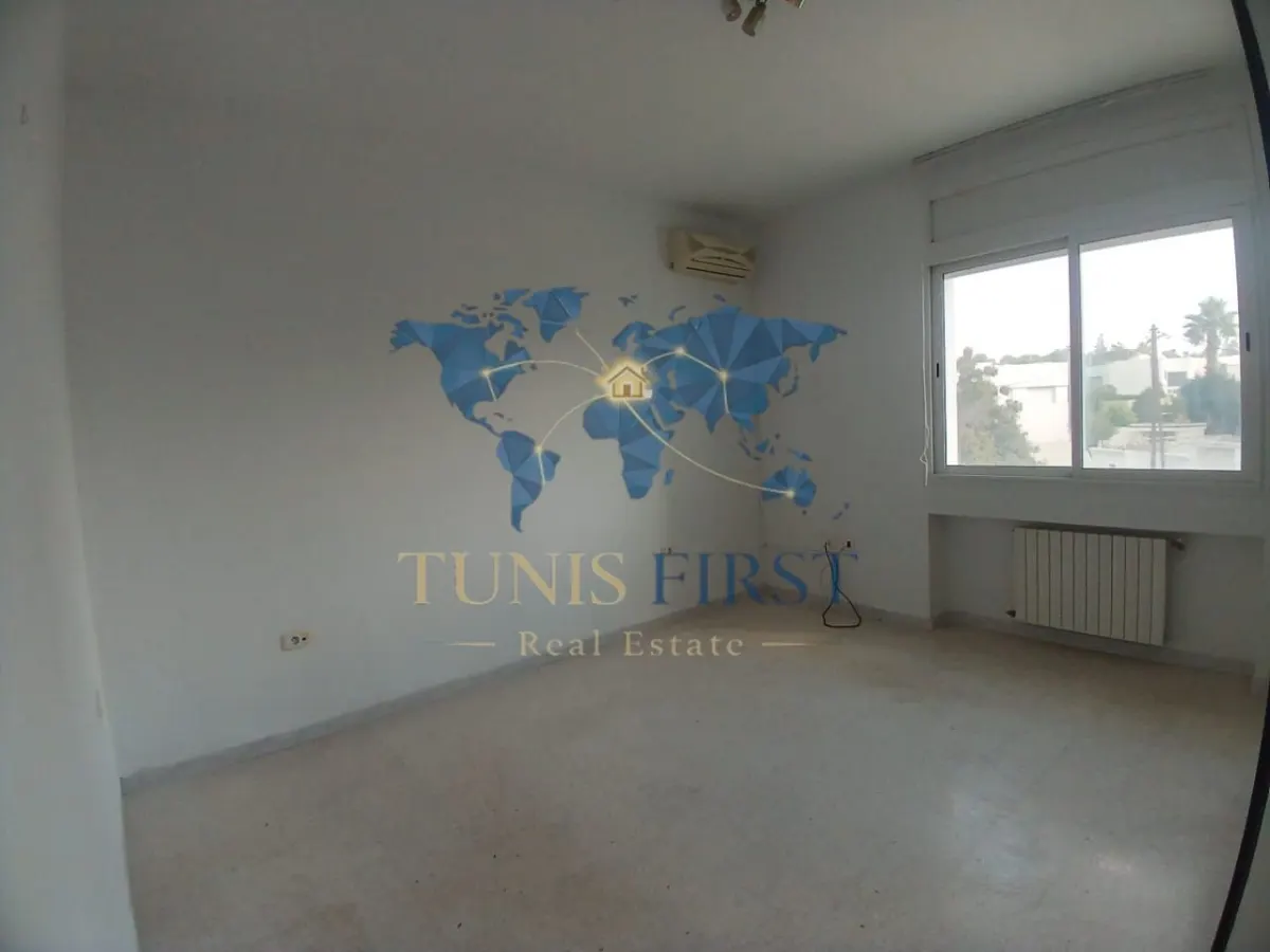 A louer duplex S+3 à La Marsa — Cité Les Pins - El Maalaga