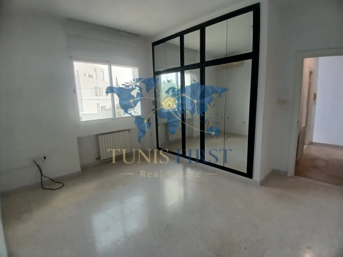 A louer duplex S+3 à La Marsa — Cité Les Pins - El Maalaga