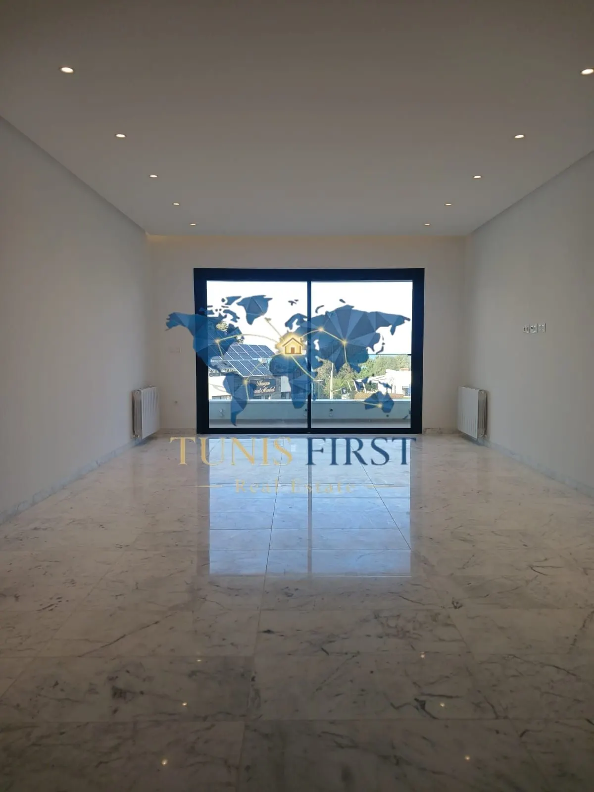 A louer appartement S+3 avec vue mer à La Marsa — Sidi Abdelaziz
