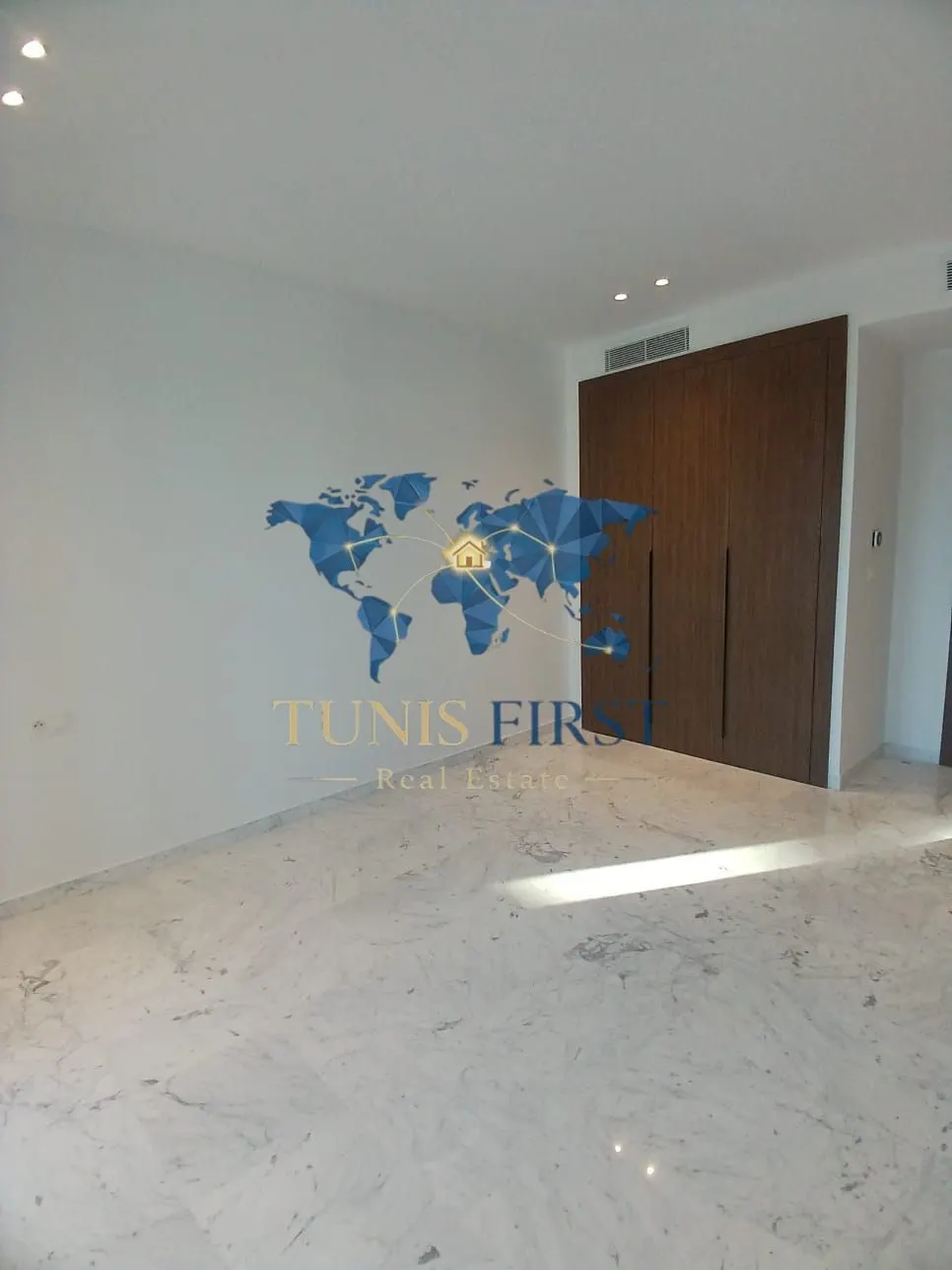 A louer appartement S+3 avec vue mer à La Marsa — Sidi Abdelaziz