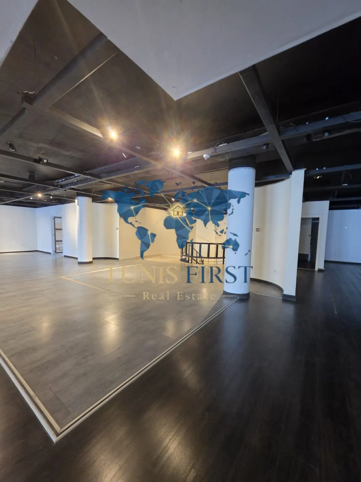A louer local commercial de 1600m² sur 2 niveaux — Ain Zaghouan