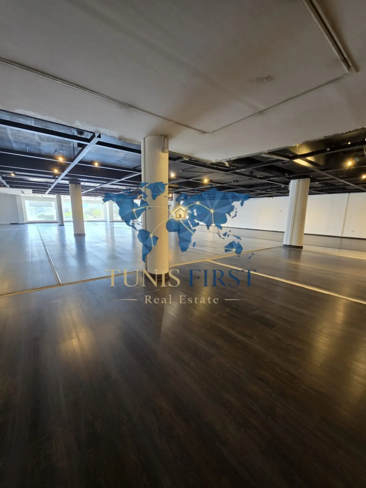 A louer local commercial de 1600m² sur 2 niveaux — Ain Zaghouan