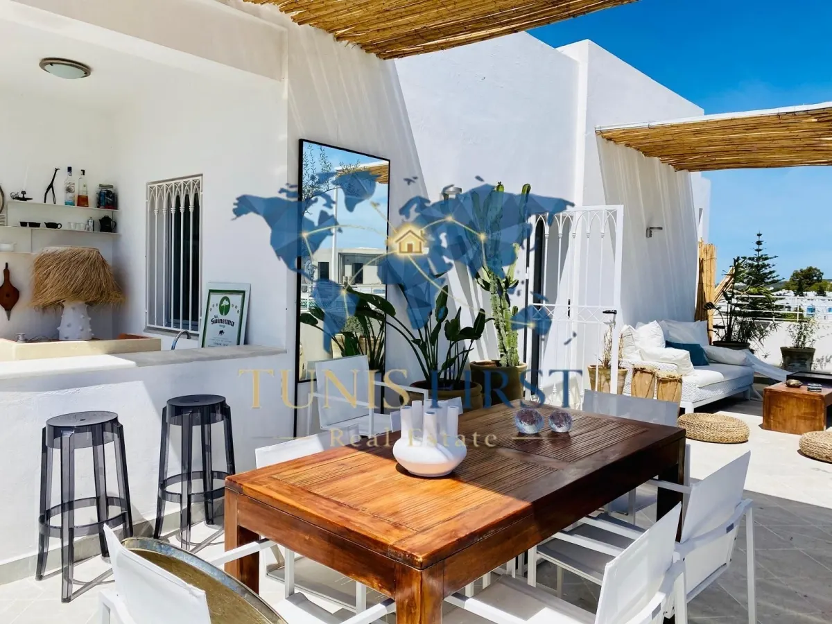 A louer un Duplex S+3 avec terrasse à la Marsa — Marsa Ville