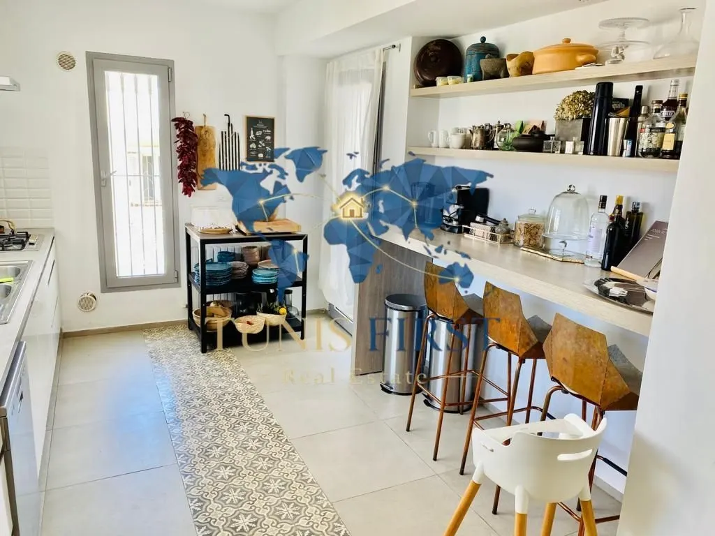 A louer un Duplex S+3 avec terrasse à la Marsa — Marsa Ville