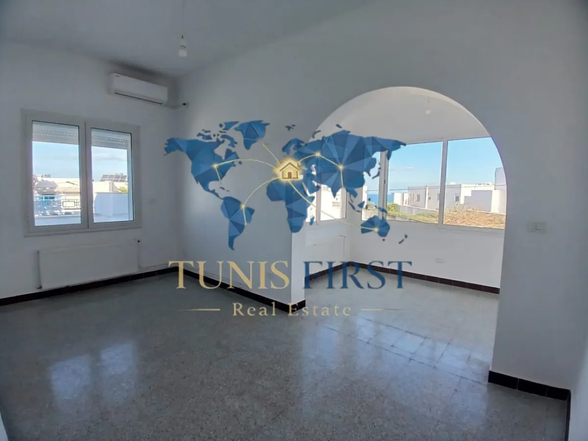 A louer etage de villa S+3 à Marsa corniche² — Marsa Corniche