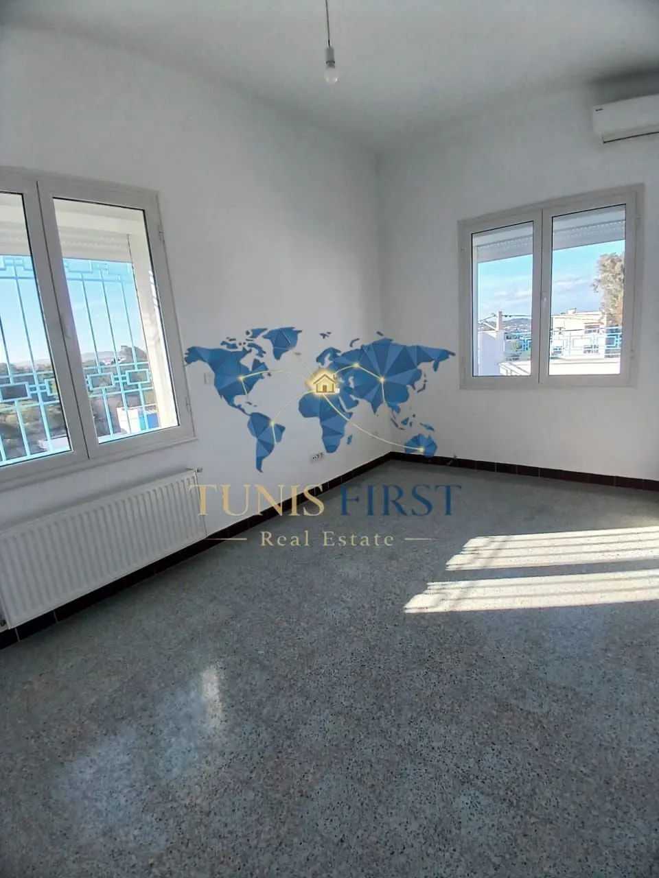 A louer etage de villa S+3 à Marsa corniche² — Marsa Corniche