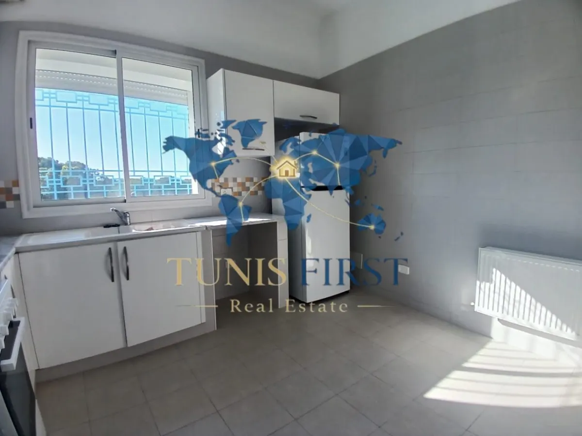 A louer etage de villa S+3 à Marsa corniche² — Marsa Corniche