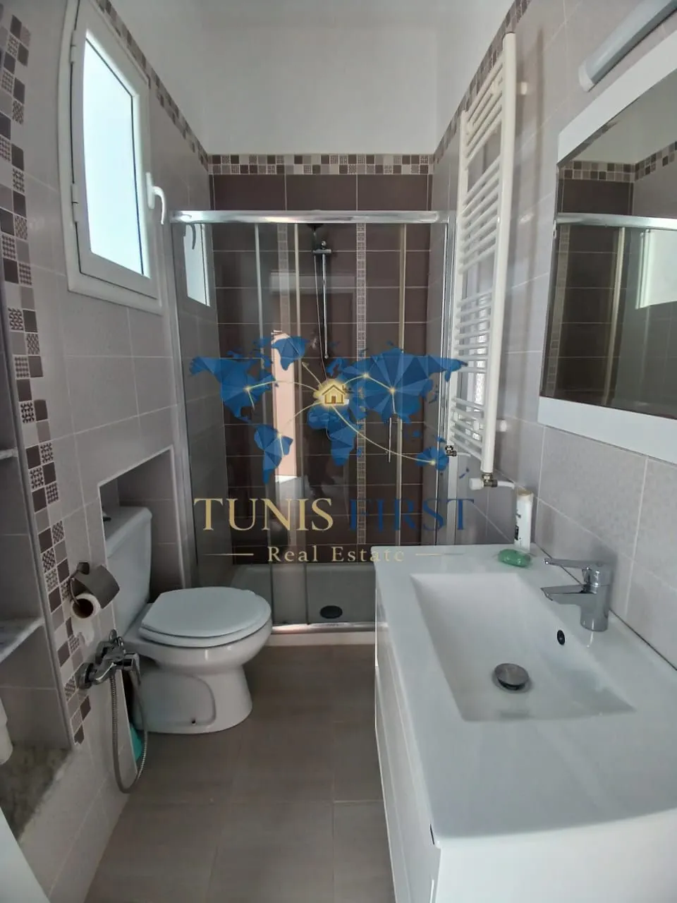 A louer etage de villa S+3 à Marsa corniche² — Marsa Corniche