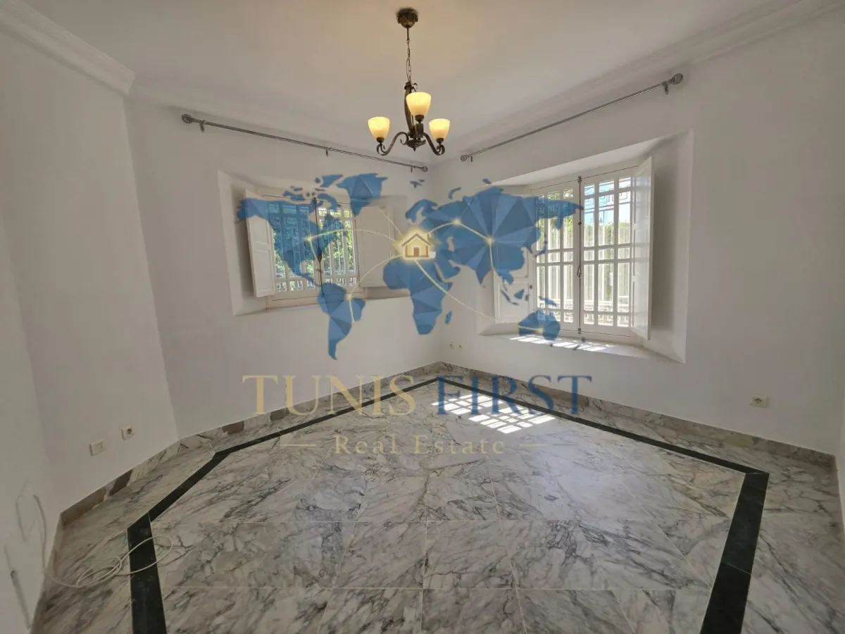 A vendre magnifique Villa à cité les pins — Cité Les Pins - El Maalaga