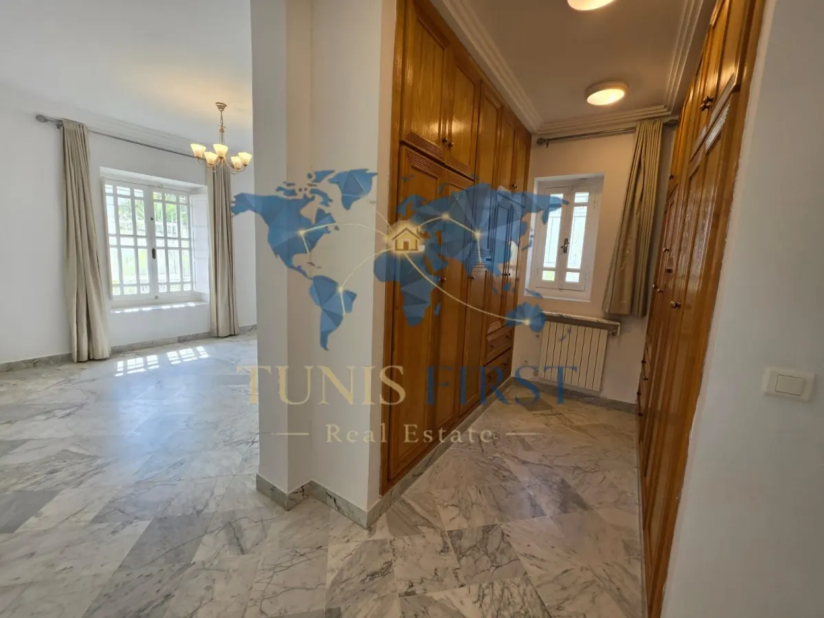 A vendre magnifique Villa à cité les pins — Cité Les Pins - El Maalaga