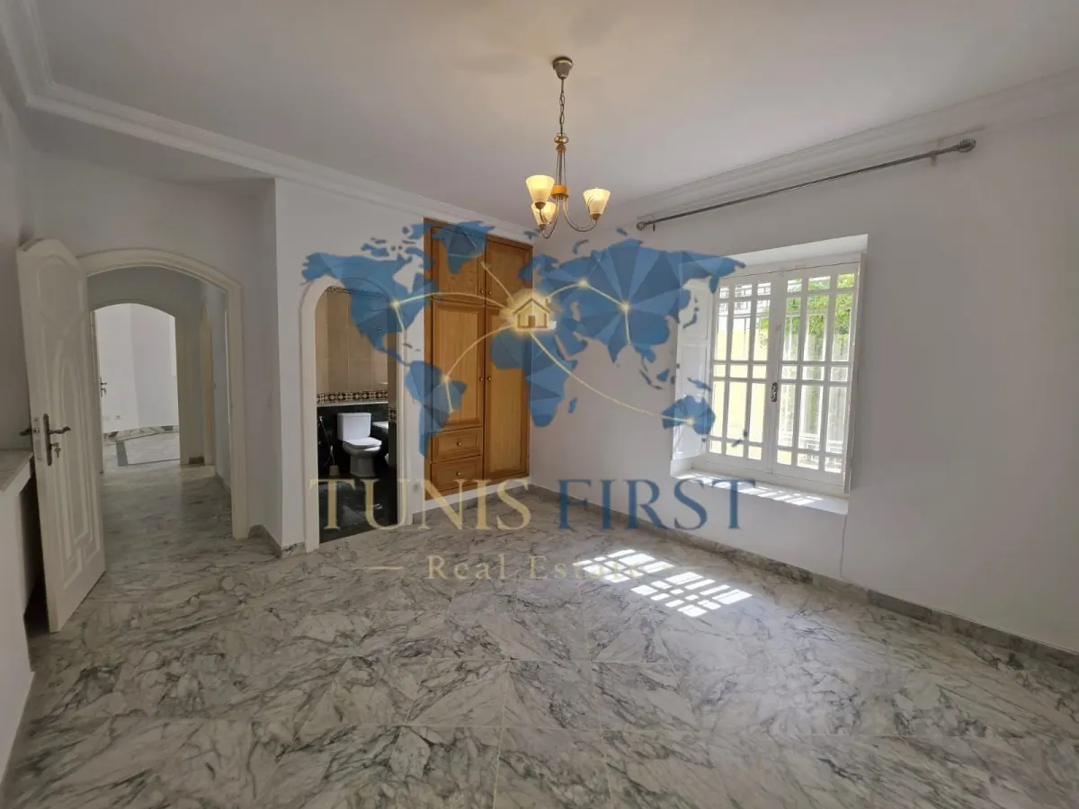A vendre magnifique Villa à cité les pins — Cité Les Pins - El Maalaga