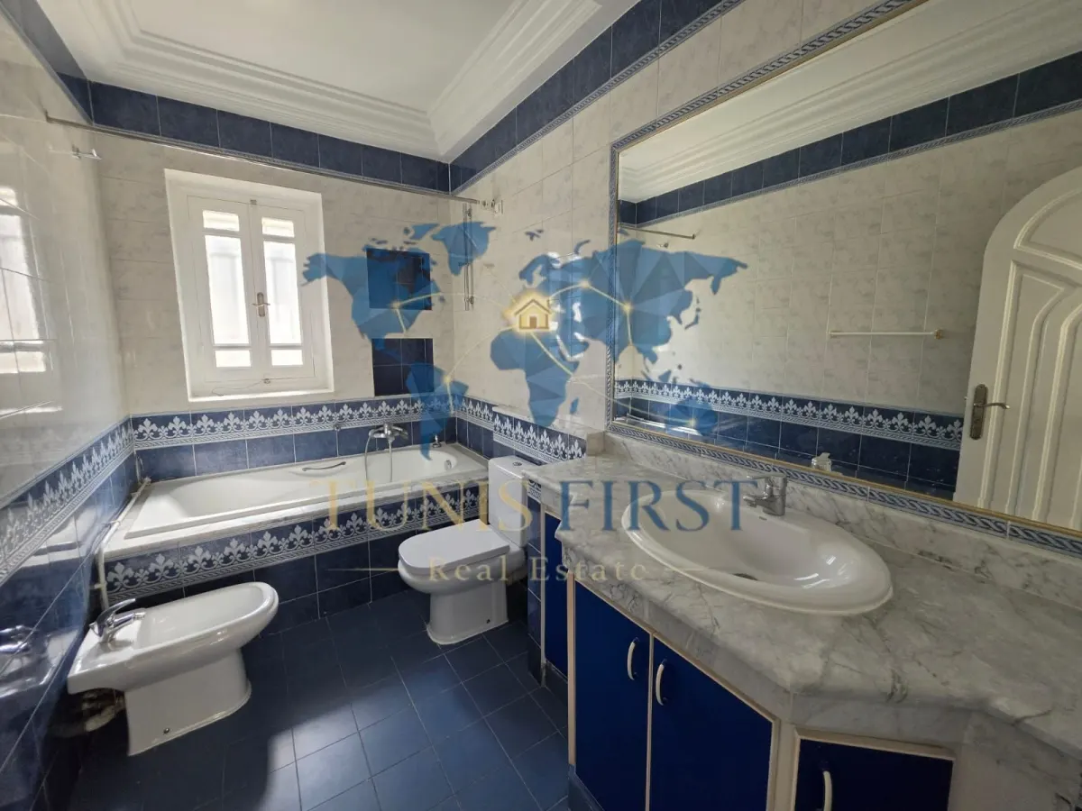 A vendre magnifique Villa à cité les pins — Cité Les Pins - El Maalaga