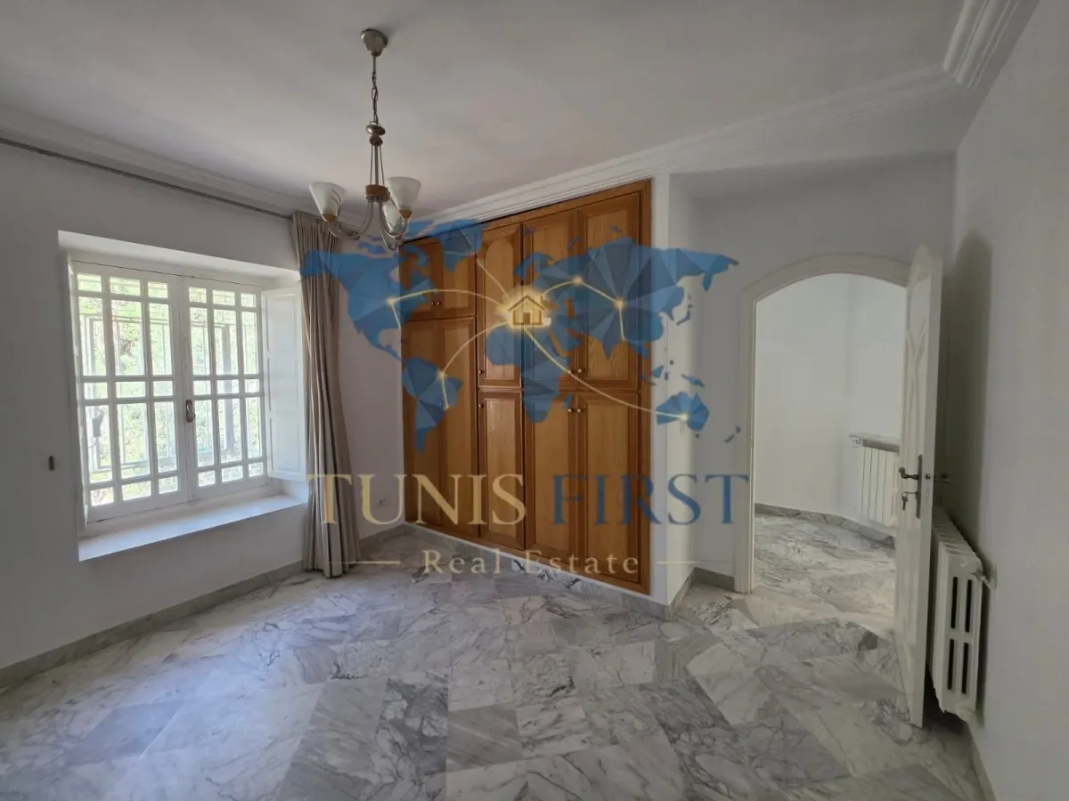A vendre magnifique Villa à cité les pins — Cité Les Pins - El Maalaga