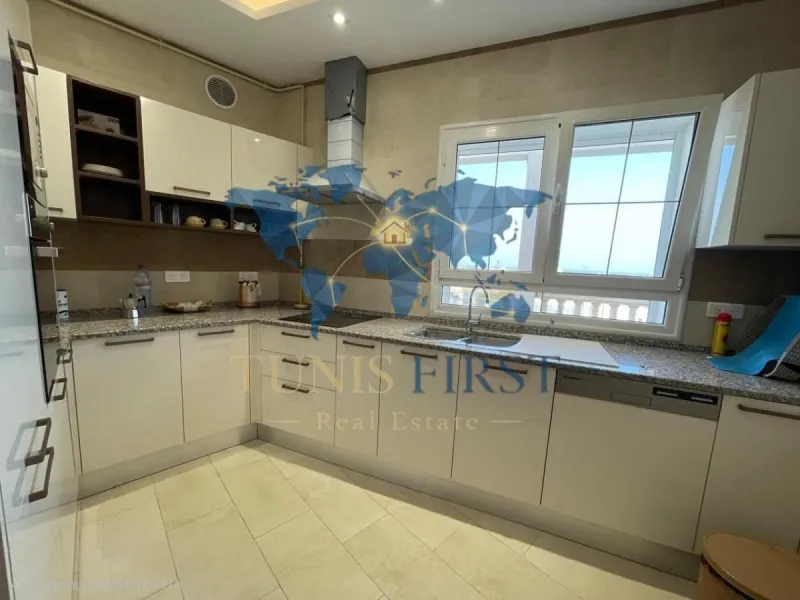 A Vendre Magnifique Appartement S+2 à Montfleury — Monfleury