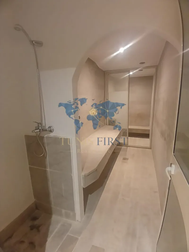 A louer local commercial de 200m² avec matériel esthétique et coiffure au coeur de La Marsa — Sidi abdelaziz