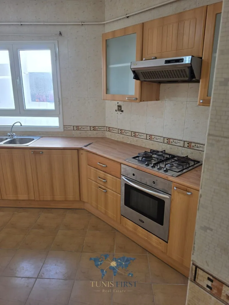 A Louer Appartement S+2 Vide à Ennasr 2 — Cite Ennasr 2