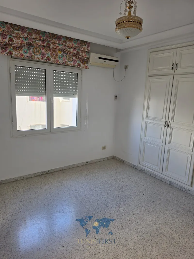 A Louer Appartement S+2 Vide à Ennasr 2 — Cite Ennasr 2