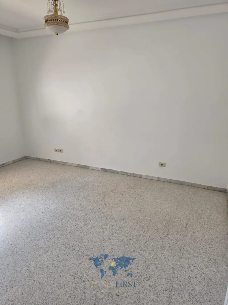 A Louer Appartement S+2 Vide à Ennasr 2 — Cite Ennasr 2