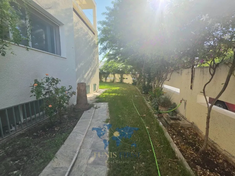 A Louer Appartement de Charme S+3 Vide à Gammarth — Gammarth