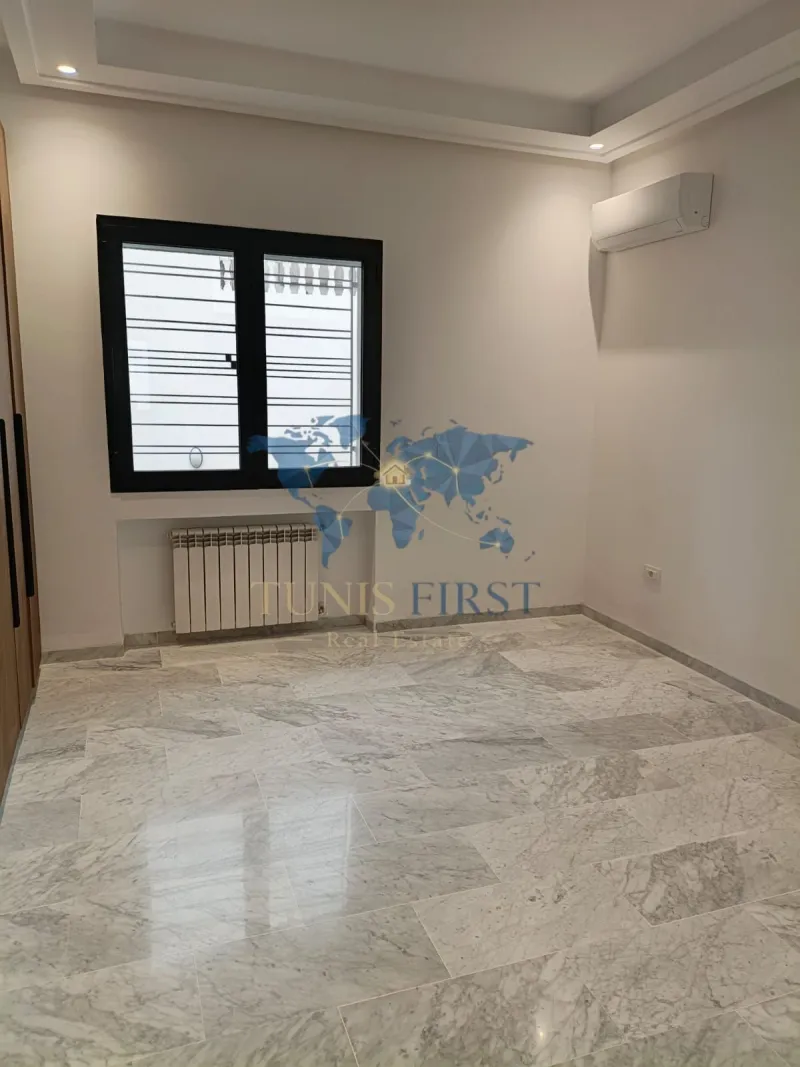 A vendre s+3 avec jardin au coeur de La Marsa — Sidi abdelaziz