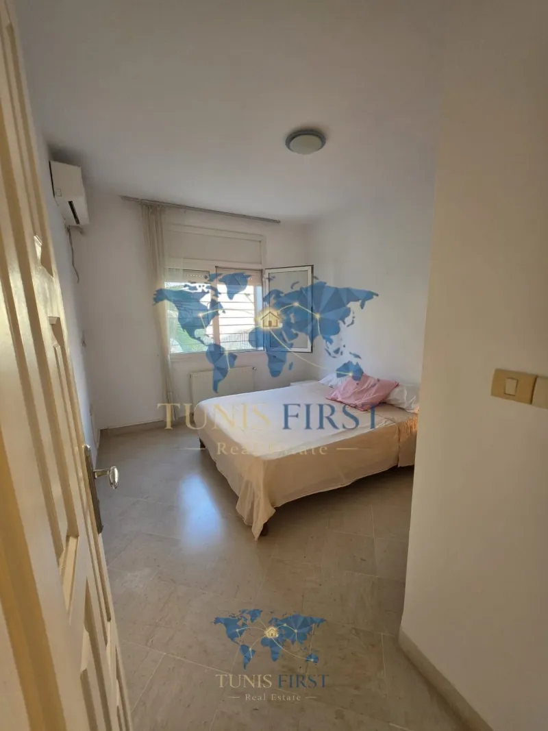 A Louer Charmant Duplex Vide à La Marsa — Cite Du Stade