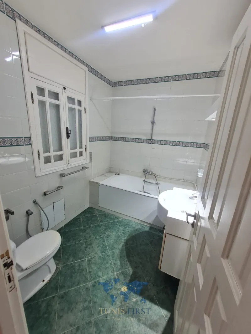 A Louer Villa Jumelée Vide à Cité EL Moez, La Marsa — Cite El Moez