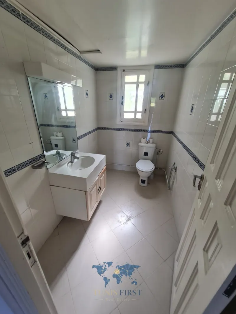 A Louer Villa Jumelée Vide à Cité EL Moez, La Marsa — Cite El Moez