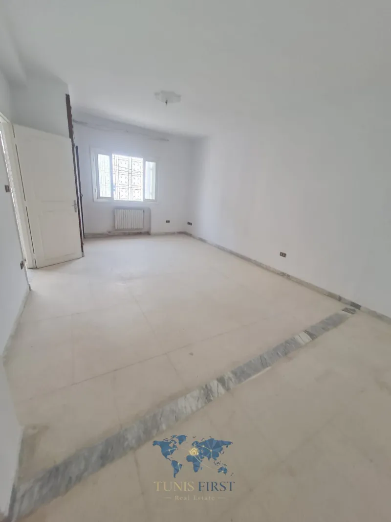 A Louer Appartement S+2 Vide à Cité des Juges, La Marsa — Cite Des Juges 2