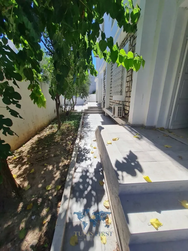 À Louer Rez-de-chaussée de villa S+4 à Mutuelle Ville — Mutuelle Ville